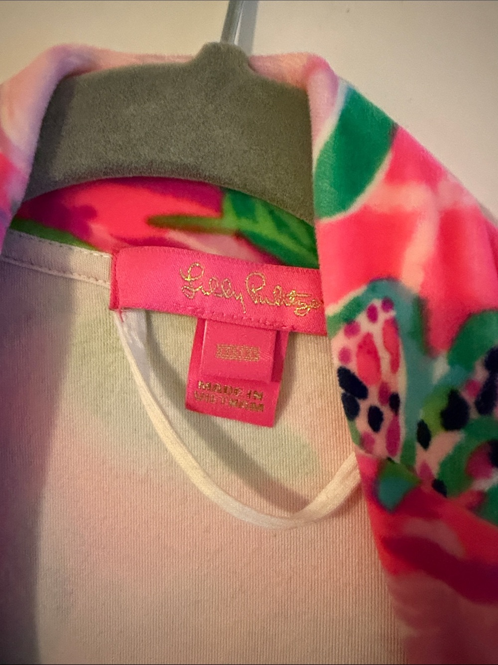 Lilly Pulitzer Robe - Breast Cancer Awareness Print RARE - Picture 2 of 3